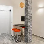 아파트 Hostmate - Milano- Via Filzi - Stazione 밀라노