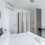 Piazza De Angeli M1 Comfortable Flat With Balcony 米兰