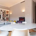 Luxury 2bed-2bath With Private Car Park Apartment