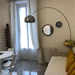 Casa Alberto Da Giussano, Elegante Bilocale In Centro Con Balcone Sul Parco Appartamento Milano