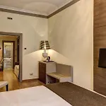 Romana Residencia 4*