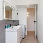 Bicocca Modern Flat شقة *