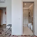 Suity I Cozy Leila Μιλάνο