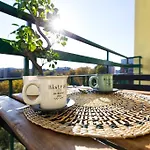 Charmy & Cozy Panoramic Flat 50m From M4 Stop *