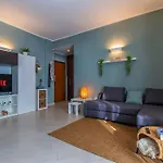 Charmy & Cozy Panoramic Flat 50m From M4 Stop 公寓