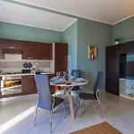 Charmy & Cozy Panoramic Flat 50m From M4 Stop 公寓 *