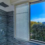 Charmy & Cozy Panoramic Flat 50m From M4 Stop 公寓