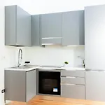 Self Check-in - 2 Bedrooms - Metro - 1000 Mbps Apartment