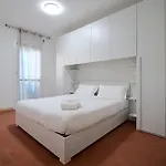 Appartement Xenia - Spacious And Bright New Flat With Garden Milaan
