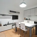 Appartement Xenia - Spacious And Bright New Flat With Garden