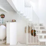 Elegant Triplex Townhouse With Luxe Terrace شقة