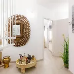 شقة Elegant Triplex Townhouse With Luxe Terrace