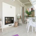 شقة Elegant Triplex Townhouse With Luxe Terrace *