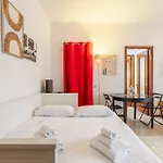 Apartment Rucellai With Shared Pool By Halldis
