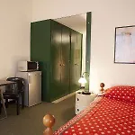 Domus מלון דירות