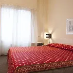 מלון דירות Domus 4*