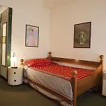 Domus מלון דירות 4*