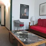 מלון דירות Domus 4*