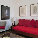 מלון דירות Domus 4*