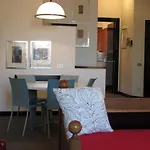 מלון דירות Domus 4*