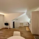 Side * Milánó