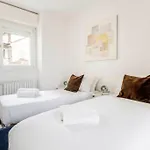 Brand New 3 Bedrooms In Navigli Area Apartament Mediolan