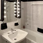 Domus מלון דירות 4*