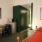 מלון דירות Domus 4*