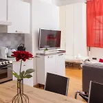 Apartment Artstay - Garibaldi Tower, Near Metro Station M5, M2 *