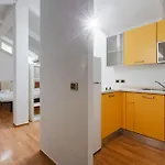 Guesthost - Viale Umbria Bright * Mediolan