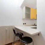 Guesthost - Viale Umbria Bright Apartament Mediolan