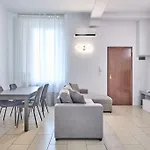 Lenny's Apartament *