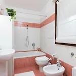 Terrace Con Parcheggio Incluso Apartment Milan