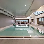 Western The Hub 4*
