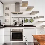 Stylish Top-floor Apt; Design Disctrict *