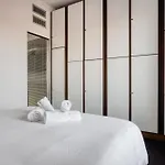Stylish Top-floor Apt; Design Disctrict ميلان
