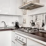 Stylish Top-floor Apt; Design Disctrict * ميلان