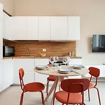 Giulio's Hideaway - Close To Station Milan
