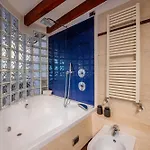 De Amicis' Nest - Center
