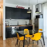 شقة Large With Private Balcony And Workspace ميلان