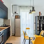 Large With Private Balcony And Workspace *