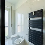Large With Private Balcony And Workspace * ميلان