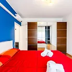 Large With Private Balcony And Workspace شقة *