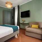 Apartament Stylish Two-bedroom Near Fiera Exhibition Area Just Minutes From Wagner Metro Station Red Line M1 Mediolan
