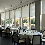 Western The Hub 4*