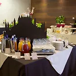 Western The Hub 4*