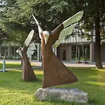 Western The Hub