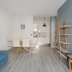 Guesthost - Lorenteggio Charming Flat * ميلان