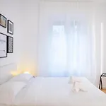 Апартаменты Modern Flat Metro Lotto-citylife-mico-self Check-in-ac *
