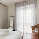 شقة Guesthost - Lorenteggio Charming Flat *